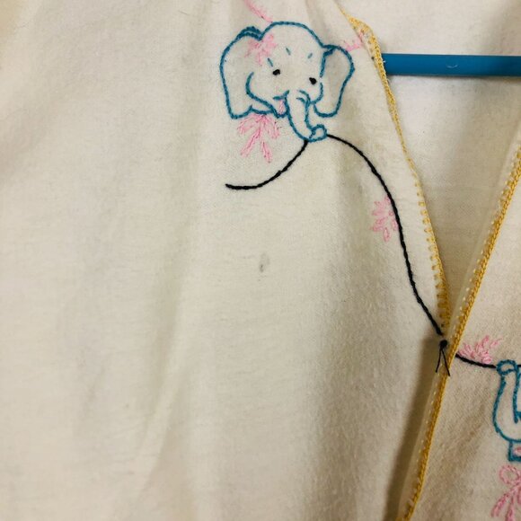 Vtg Baby Flannel Open Jacket Hand Embroidered Elephants Crocheted Edge Yellow - Picture 6 of 9